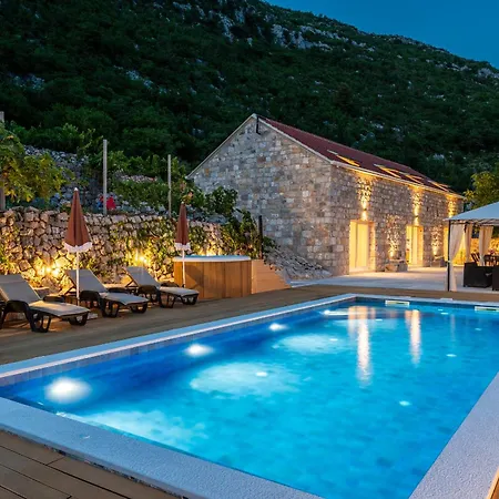 Ankica With Heated Pool *