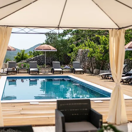 Villa Ankica With Heated Pool Cavtat