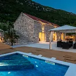 Ankica With Heated Pool Vila
