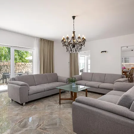 Villa Ankica With Heated Pool *